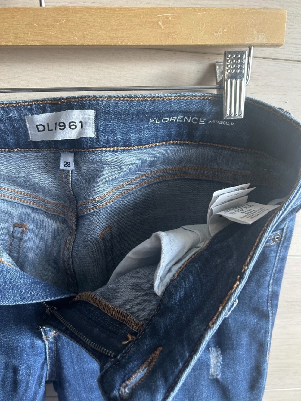 DL1961 Women's Distressed Skinny Jeans Size 28, Inseam 28 - Picture 3 of 6